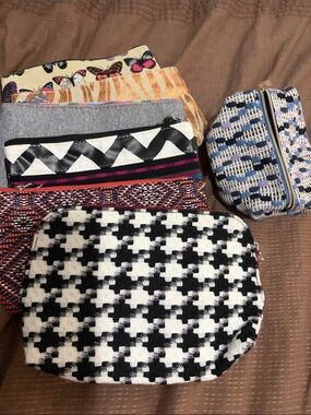 7 Sisley cosmetic bags